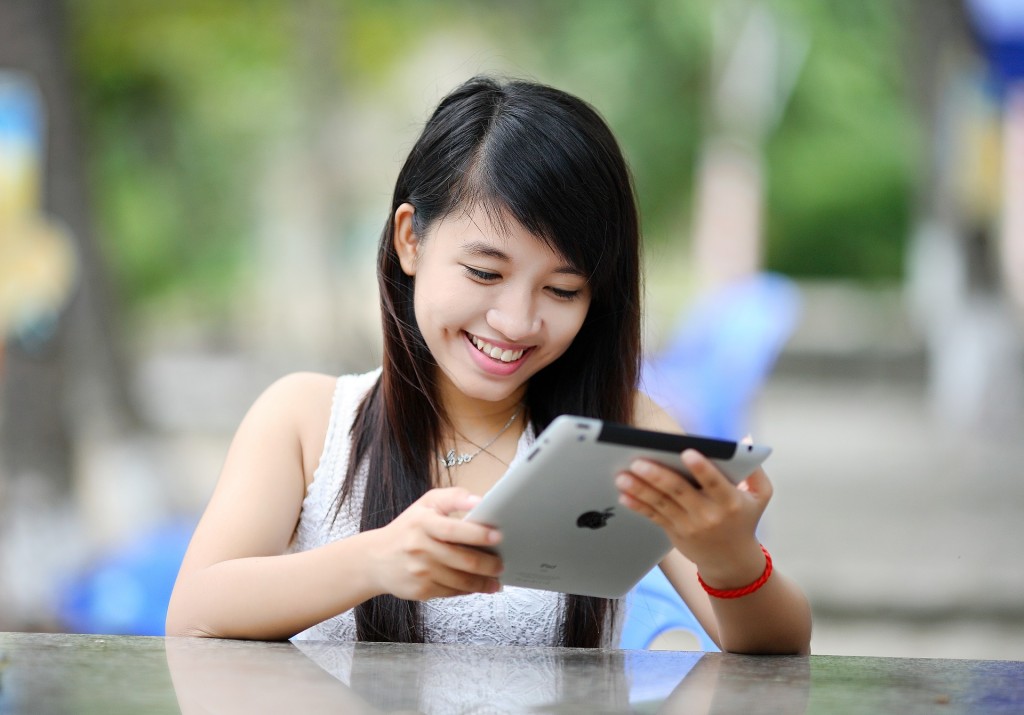 Smiling woman with an Ipad