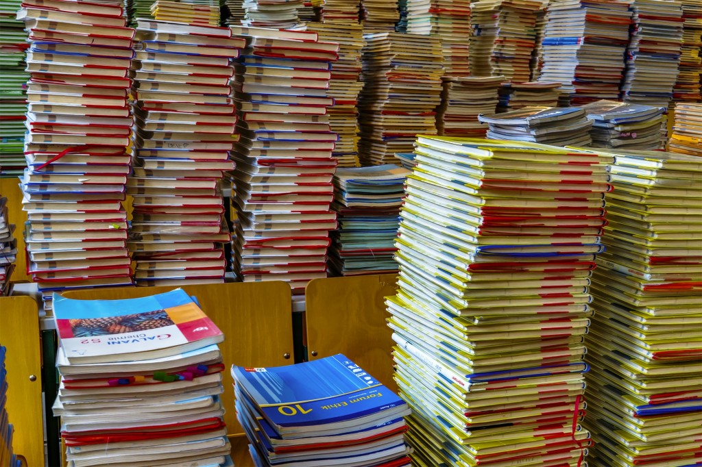 A stack of books / une pile de livres