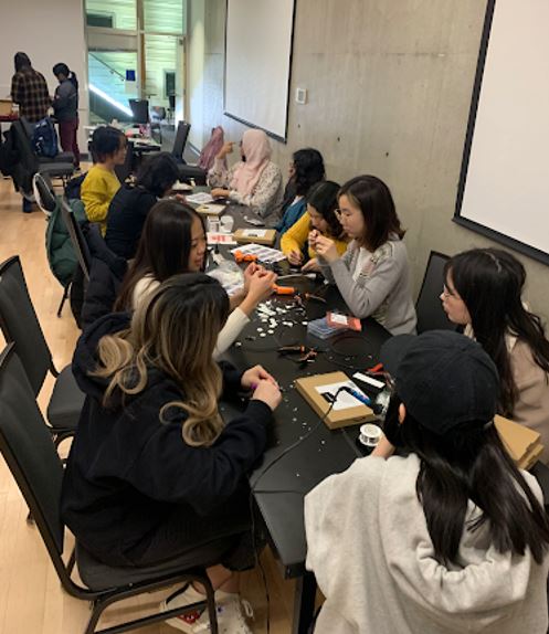 UBC students working together at a UBC SUS build event